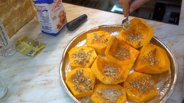 Готовим супер десерт на Рождество - запеченая тыква с орехами и медом смотреть онлайн