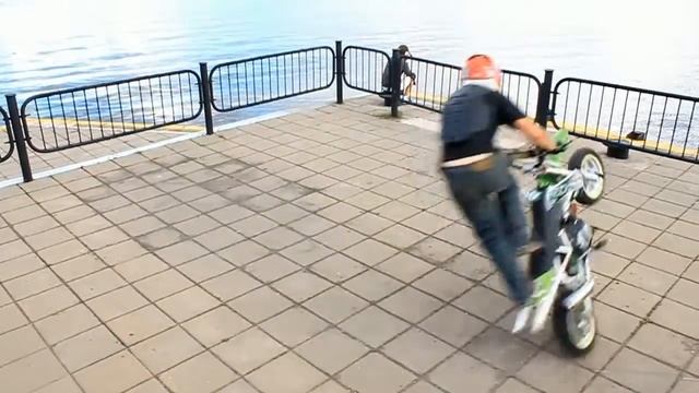 Стант на питбайке / Pitbike Stunt