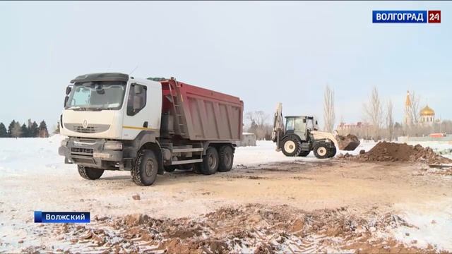 В Волжском монтируют новое колесо обозрения