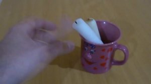 Как потушить свечу пальцами?