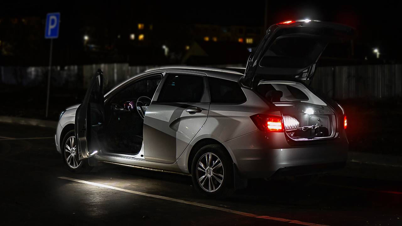 Почему так не сделали с завода? LED лампы в подсветку багажника и в передние двери. Лампы Дилас Т-10