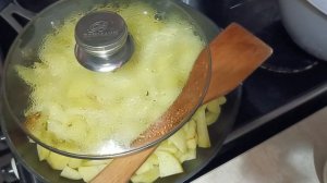 Жареная картошка. С открытой крышкой жарить или нет?
