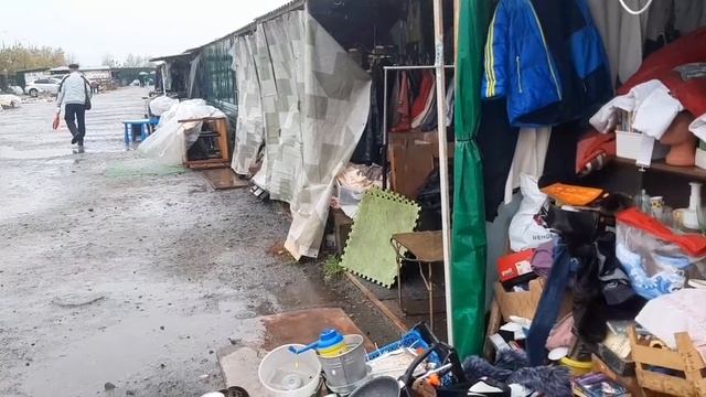 БЛОШИНЫЙ РЫНОК В ПЛОХУЮ ПОГОДУ смотреть онлайн