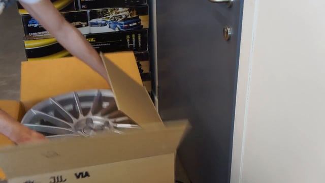 Unboxing Motec Tornado Silver смотреть онлайн