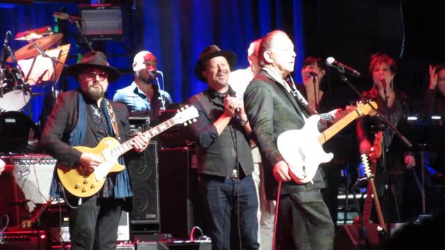 Love Rocks NYC! 3-15-2018 at The Beacon Theatre Jimmie Vaughan (4) MVI 4008 смотреть онлайн
