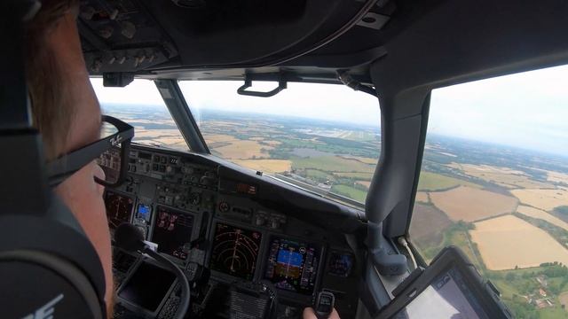 ILS Approach & Landing Runway 22 London Stansted (EGSS/STN) Boeing 737-800 Cockpit View [4K]