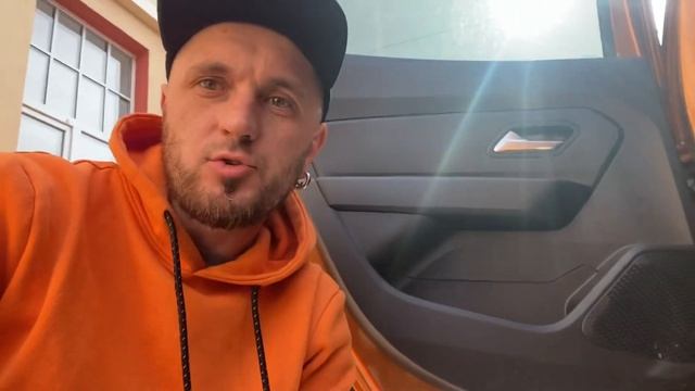 Установка пластиковых накладок на пороги дверей в Renault Duster 2021 смотреть онлайн