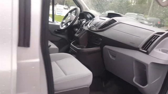2017 Ford Transit-150 XLT смотреть онлайн