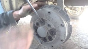 Как снять задний тормозной барабан на ваз лада калина, для замены тормозных колодок видео