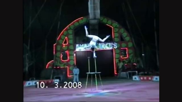 circus solo act hand balance negina ekvilibr! 11 let. смотреть онлайн