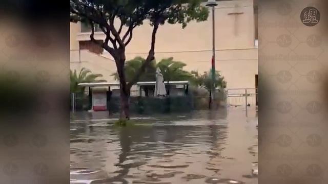 The Italian town of Trapani is half submerged! Severe flooding in Italy смотреть онлайн