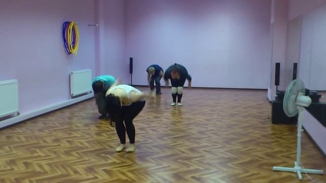 Джаз-Модерн, Контемп. Группа с преподавателем танцует смотреть онлайн