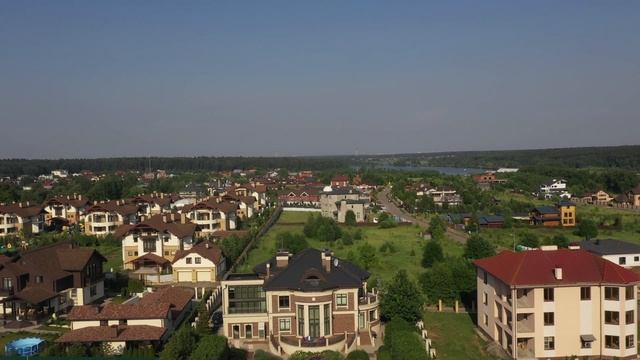 Великолепная вилла в нео-классическом стиле на большой воде. смотреть онлайн