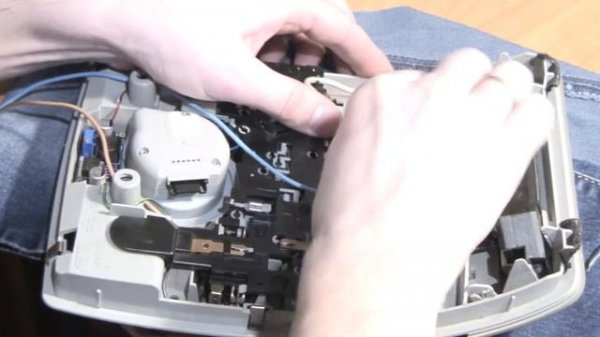 Подключение видеорегистратора к плафону освещения салона AUDI A4 B6