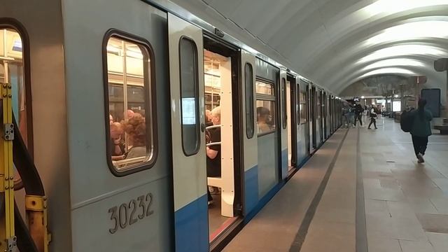 Электропоезд 81-760/761 "Ока" станция Тимирязевская (Московский метрополитен) 25.08.2023 смотреть онлайн