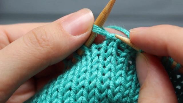 ЛУЧШЕЕ ВИДЕО ПРО УКОРОЧЕННЫЕ ряды без ДЫРОК. ТРИ ОСНОВНЫХ способа. Вязание спицами для начинающих смотреть онлайн