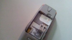 Как вставить SIM-карту в сотовый телефон Nokia 1100