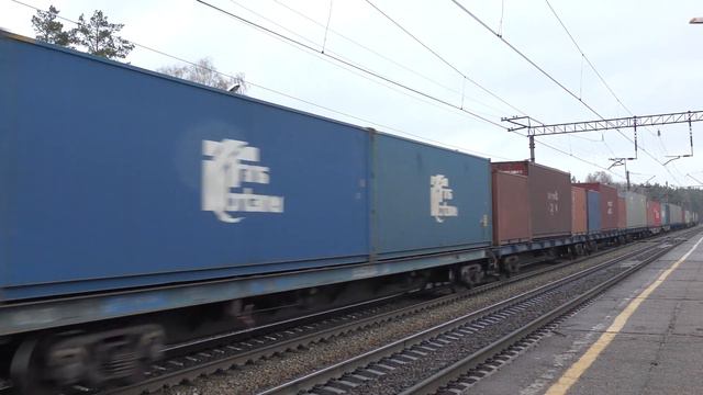 Электровоз ВЛ80С-701 с грузовым поездом смотреть онлайн