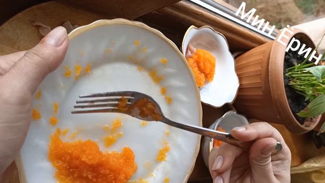 Натуральное питание кошек 3 / ? Коты едят тыкву / Рецепт натурального питания кошек / Черная кошка смотреть онлайн