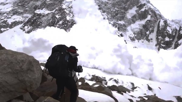 СХОД ЧУДОВИЩНОЙ ЛАВИНЫ!