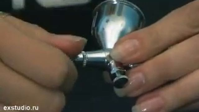 Работа с аэрографом Iwata HP-CH смотреть онлайн