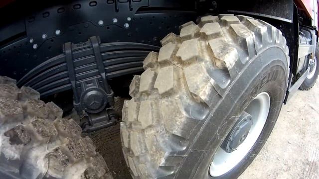 Обзор самосвала Mercedes-Benz Actors 3341 AK на односкатной резине смотреть онлайн