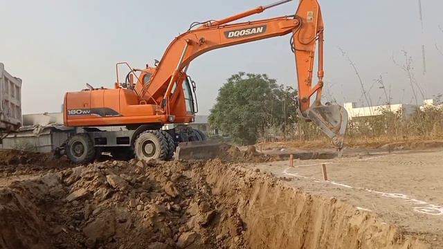 crazy operator new model 180 WV doosan truck dumper overloading смотреть онлайн