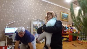 VLOG Поставить ёлку с вредной женой. Чиним кровать с Серёжей и Ларисой