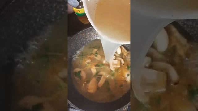 Очень вкусный суп с рисовой лапшой ?