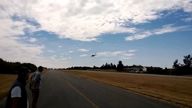 Hand Propping a Cessna 150. DONT TRY THIS AT HOME! смотреть онлайн