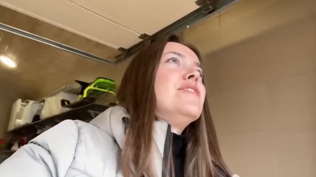 ВЛОГ Еду на дачу одним днём / Поставили зимнюю резину 16 - 24.10.22 смотреть онлайн