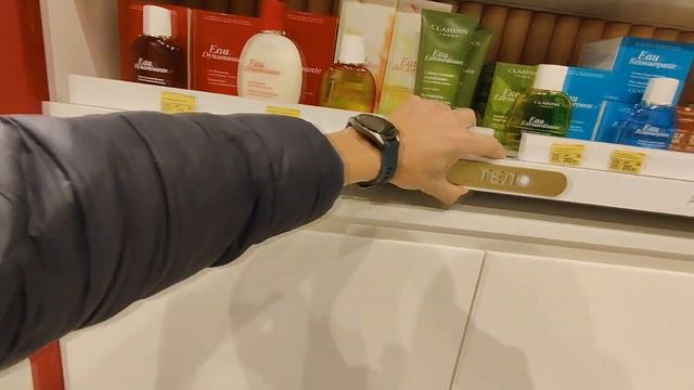 Clarins. Снова ремонт. Дети расковыряли буквы шелфтокера. смотреть онлайн
