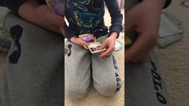 Me opening up Pokémon packet 2019 смотреть онлайн
