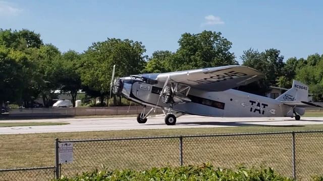 Ford Tri Motor смотреть онлайн