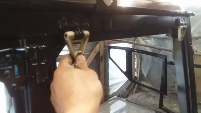 Востановленние МТЗ-82 замена петлей для установки без рамочных боковых форточек.