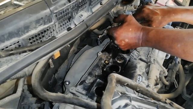 How to Change Nissan Tiida Spark plugs (1.8) Engine смотреть онлайн