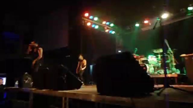 Cry Excess на разогреве Papa Roach смотреть онлайн