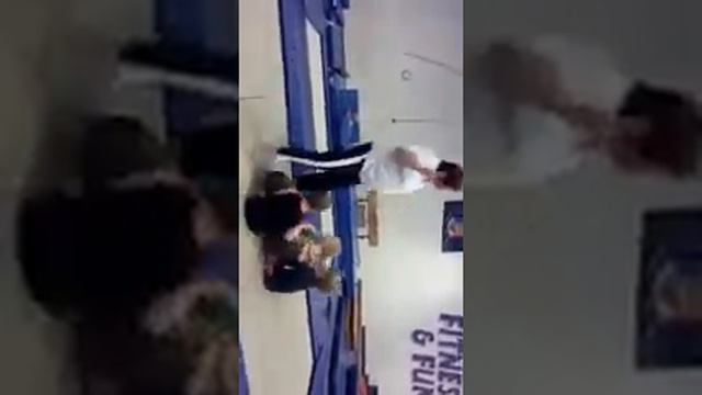 Прыжки с детьми на батуте