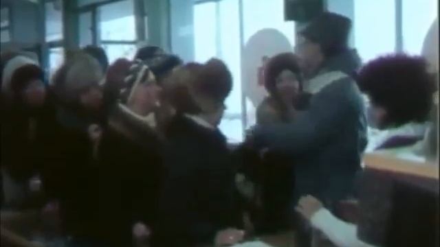Фильм "Нужные люди" (1986). Очередь. смотреть онлайн