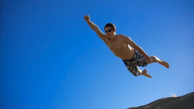 КАК ЛЕГКО СПАСТИСЬ ОТ ГОЛОДНОЙ АКУЛЫ смотреть онлайн