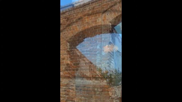 Кирпич. Старая кладка. Город Сосновый Бор. 2014 смотреть онлайн