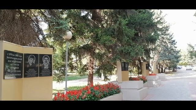 Прогулки по городу. Аллея славы смотреть онлайн