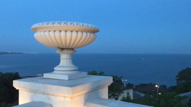 Вечерние огни Митридатской лестницы. Керчь, Крым смотреть онлайн