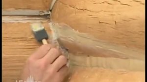 Герметизация трещин в бревне.