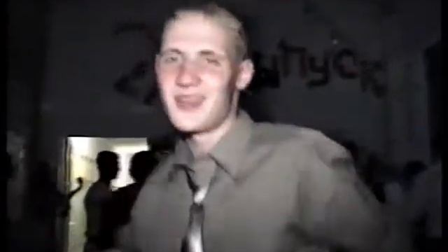 КРУТОЙ ДИСКАЧ НА ВЫПУСКНОМ!Школа №3.Сергач 2001 год. смотреть онлайн