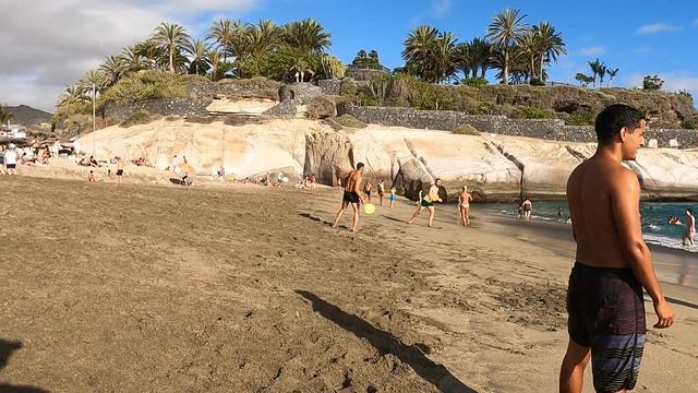 Friday walk along Del Duque Beach, Tenerife. Spain 4K смотреть онлайн