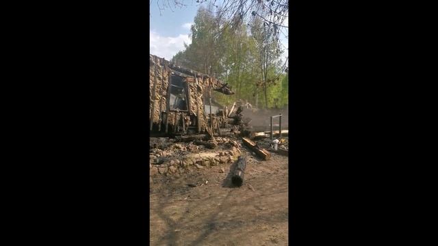 НА ПОЖАРИЩЕ. Разбираем развалины дома. Как разобрать сгоревший дом. Как разобрать старый дом смотреть онлайн
