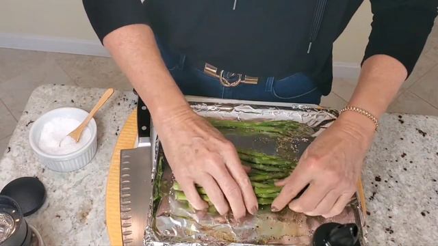 Parmesan Roasted Asparagus| 10 Minute Side Dish: Quick, Easy, Delicious