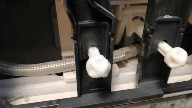 Подробная установка клавиши слива на инсталляцию Geberit. смотреть онлайн
