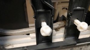 Подробная установка клавиши слива на инсталляцию Geberit.